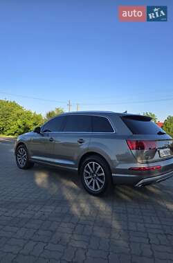 Внедорожник / Кроссовер Audi Q7 2017 в 