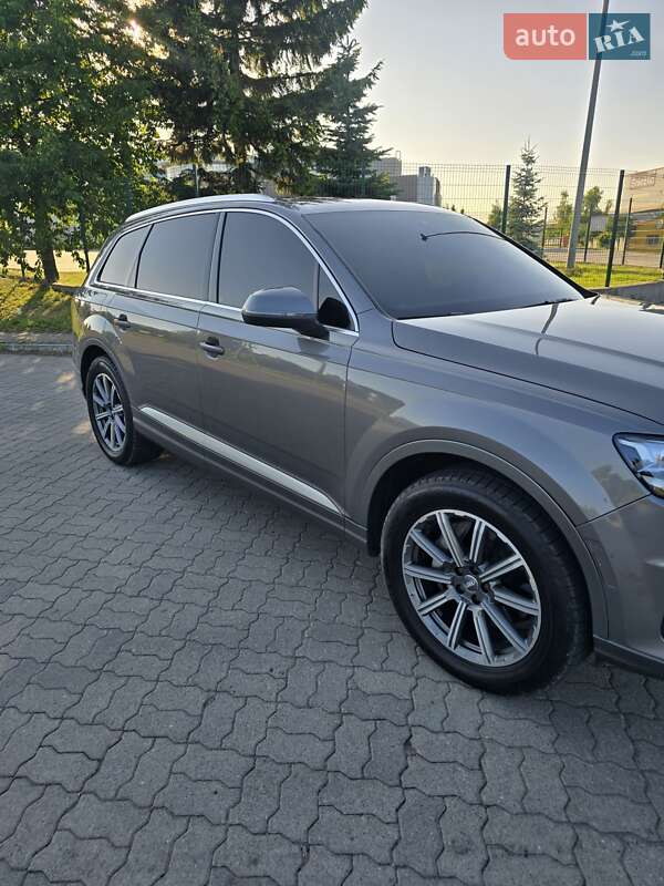 Внедорожник / Кроссовер Audi Q7 2017 в Яворове