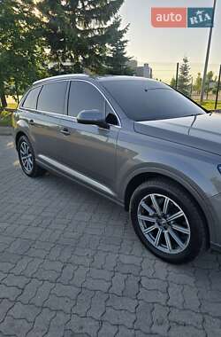 Внедорожник / Кроссовер Audi Q7 2017 в 