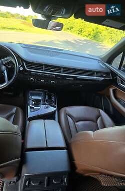 Внедорожник / Кроссовер Audi Q7 2017 в 