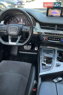 Позашляховик / Кросовер Audi Q7 2016 в 