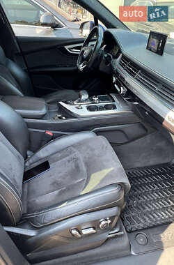 Позашляховик / Кросовер Audi Q7 2016 в 