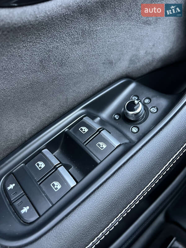 Позашляховик / Кросовер Audi Q7 2016 в Одесі