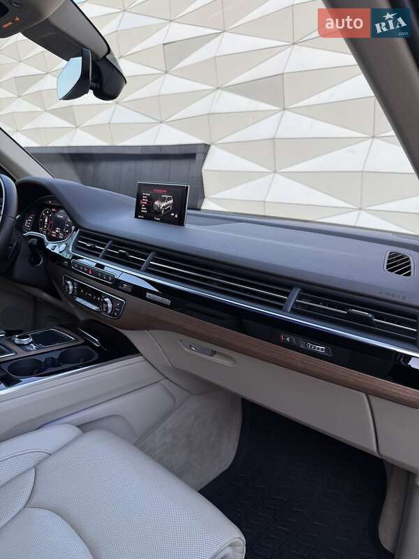Позашляховик / Кросовер Audi Q7 2016 в Києві
