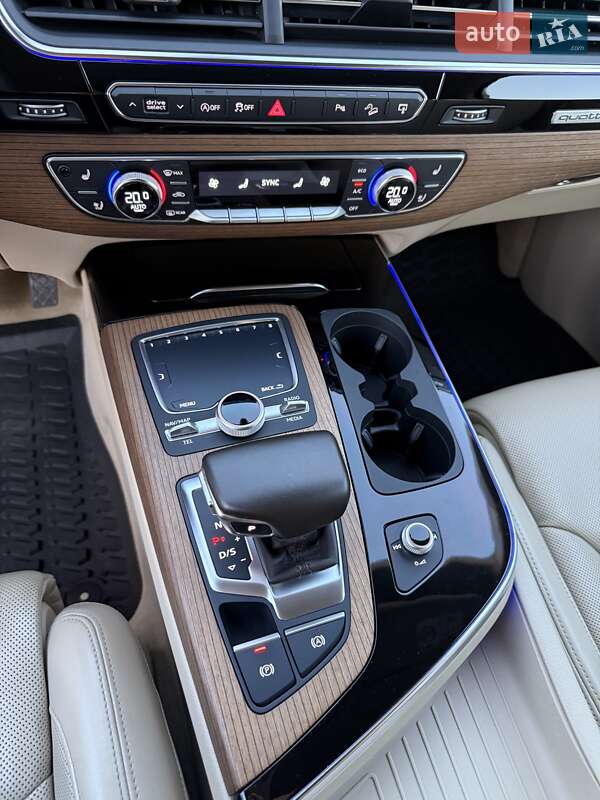 Позашляховик / Кросовер Audi Q7 2016 в Києві