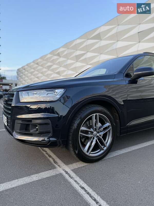 Позашляховик / Кросовер Audi Q7 2016 в Києві