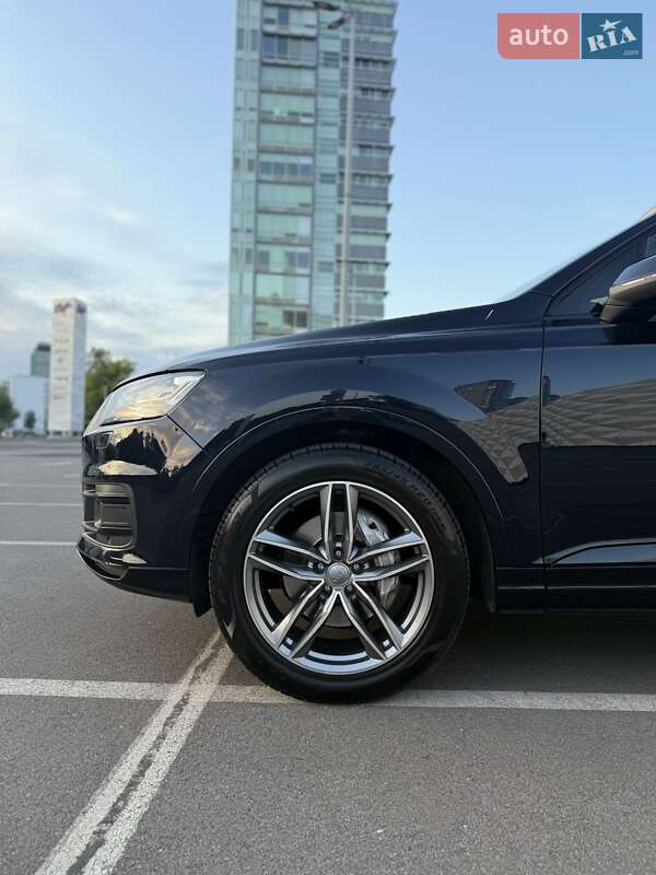 Позашляховик / Кросовер Audi Q7 2016 в Києві