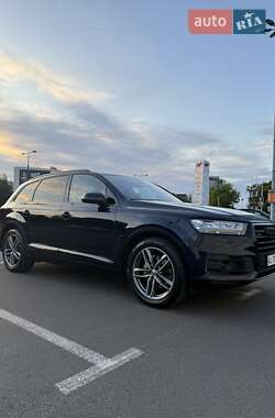 Внедорожник / Кроссовер Audi Q7 2016 в 