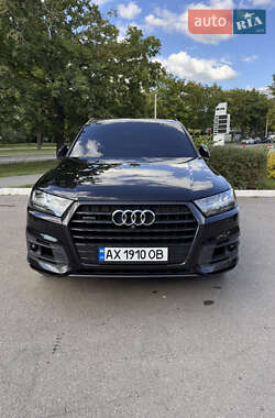 Внедорожник / Кроссовер Audi Q7 2017 в 