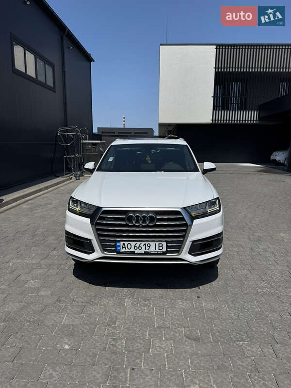 Позашляховик / Кросовер Audi Q7 2017 в Ужгороді
