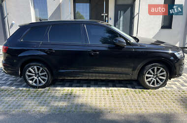 Позашляховик / Кросовер Audi Q7 2017 в 