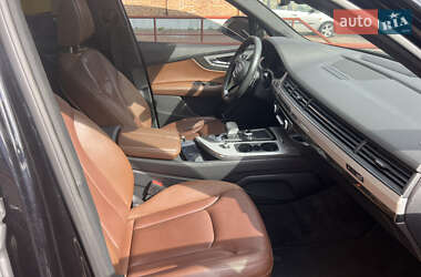 Позашляховик / Кросовер Audi Q7 2017 в 
