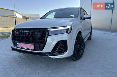 Внедорожник / Кроссовер Audi Q7 2021 в 