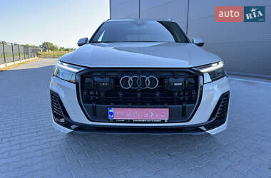 Внедорожник / Кроссовер Audi Q7 2021 в 