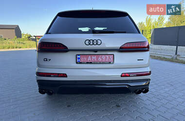 Внедорожник / Кроссовер Audi Q7 2021 в 