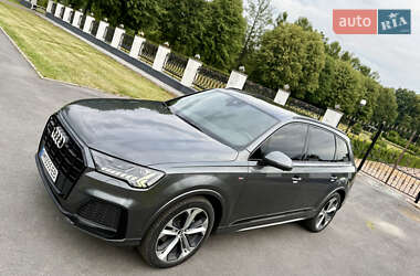 Позашляховик / Кросовер Audi Q7 2020 в 