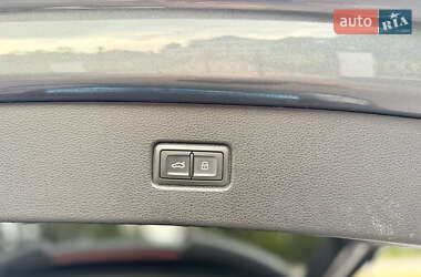 Позашляховик / Кросовер Audi Q7 2020 в 