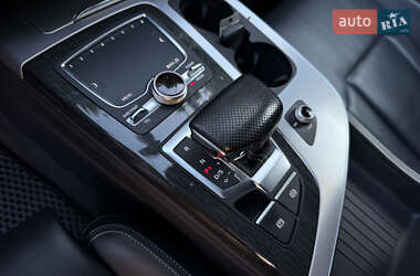 Внедорожник / Кроссовер Audi Q7 2016 в 