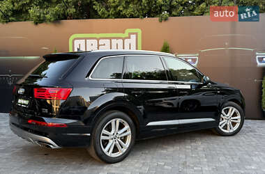 Внедорожник / Кроссовер Audi Q7 2016 в 