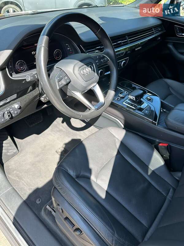 Позашляховик / Кросовер Audi Q7 2016 в Полтаві