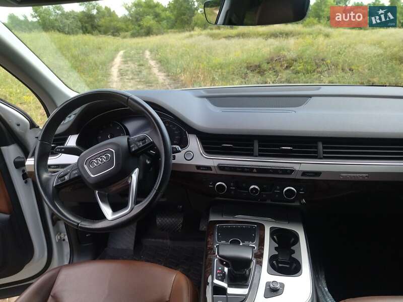 Позашляховик / Кросовер Audi Q7 2019 в Кам'янському