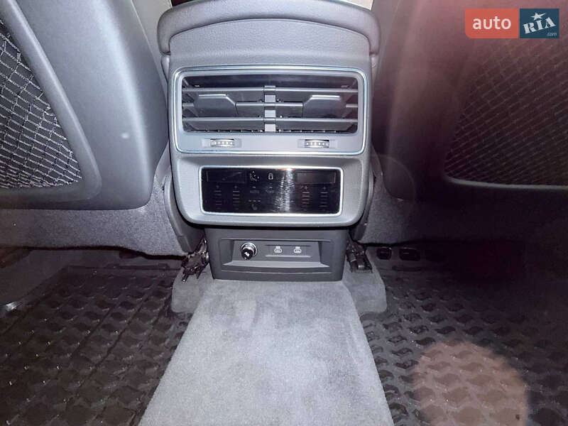 Внедорожник / Кроссовер Audi Q7 2022 в Киеве