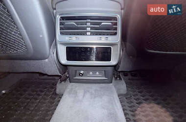 Внедорожник / Кроссовер Audi Q7 2022 в 