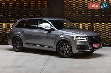 Позашляховик / Кросовер Audi Q7 2017 в 