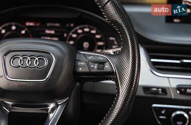 Позашляховик / Кросовер Audi Q7 2017 в 