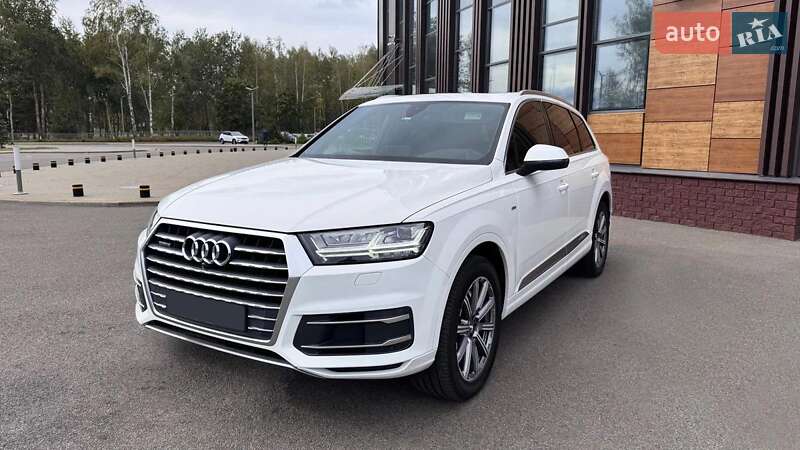 Внедорожник / Кроссовер Audi Q7 2019 в 