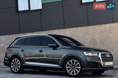 Позашляховик / Кросовер Audi Q7 2016 в 