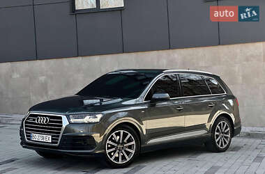 Позашляховик / Кросовер Audi Q7 2016 в 