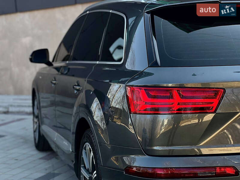 Позашляховик / Кросовер Audi Q7 2016 в Тернополі