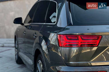 Позашляховик / Кросовер Audi Q7 2016 в 