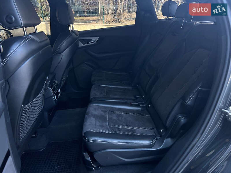 Позашляховик / Кросовер Audi Q7 2016 в Тернополі