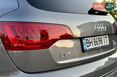 Внедорожник / Кроссовер Audi Q7 2011 в 