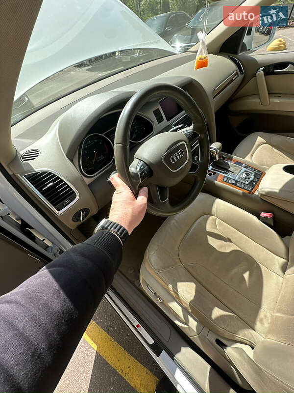 Позашляховик / Кросовер Audi Q7 2013 в Києві