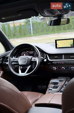 Внедорожник / Кроссовер Audi Q7 2016 в 