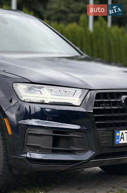 Внедорожник / Кроссовер Audi Q7 2016 в 