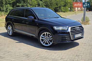 Внедорожник / Кроссовер Audi Q7 2016 в 