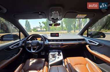 Внедорожник / Кроссовер Audi Q7 2016 в 