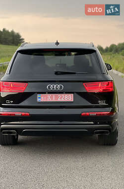 Позашляховик / Кросовер Audi Q7 2016 в 