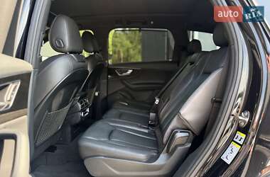 Внедорожник / Кроссовер Audi Q7 2017 в 