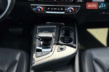 Внедорожник / Кроссовер Audi Q7 2017 в 