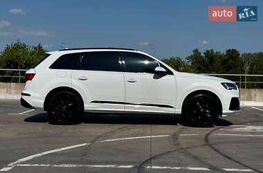 Внедорожник / Кроссовер Audi Q7 2021 в 