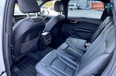 Внедорожник / Кроссовер Audi Q7 2021 в 