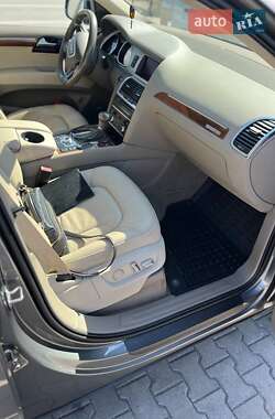 Внедорожник / Кроссовер Audi Q7 2014 в 