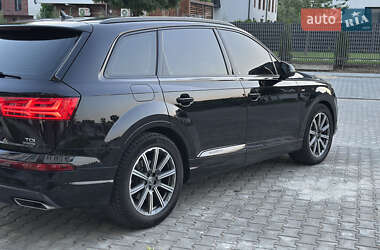 Позашляховик / Кросовер Audi Q7 2017 в 