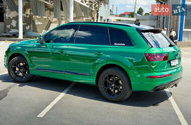 Внедорожник / Кроссовер Audi Q7 2016 в 