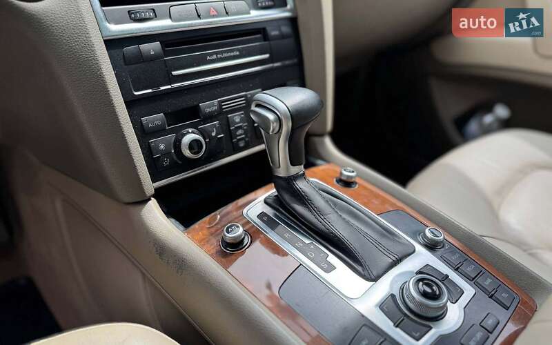Внедорожник / Кроссовер Audi Q7 2010 в Черновцах